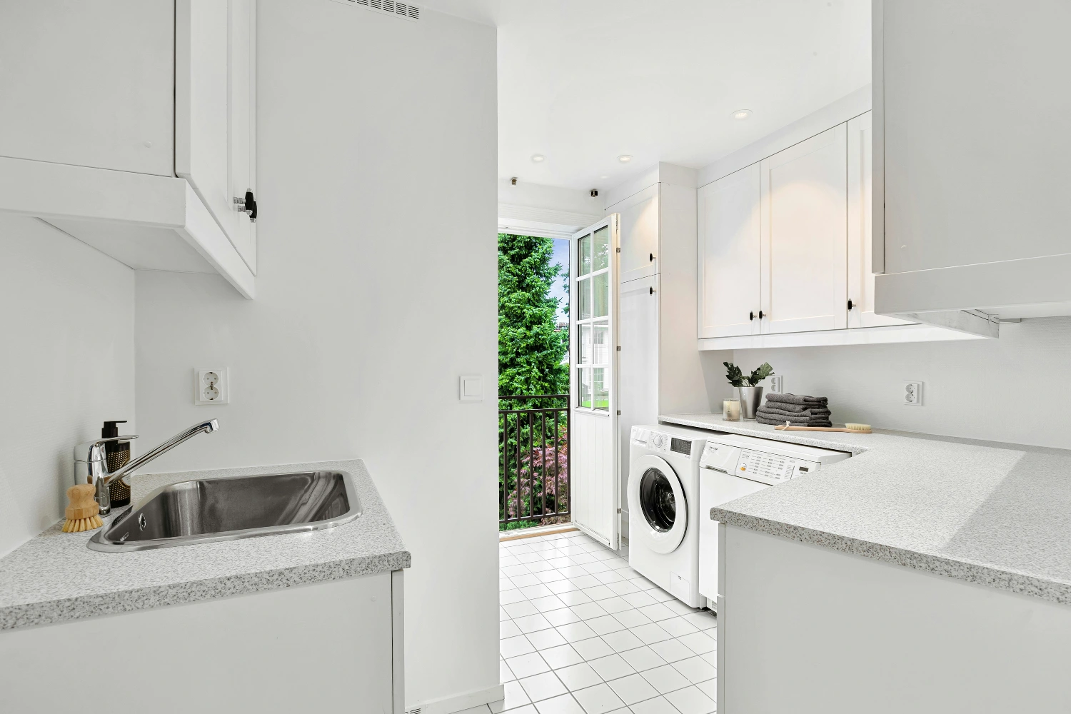 Indoor outdoor laundry cabinetry Melbourne by Northside